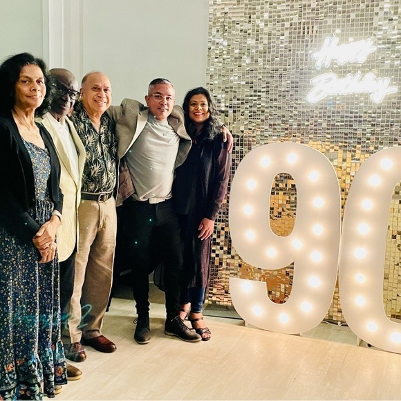 Simply Southern Corduroy Sparklebag Tote "VACAY"
Navy Blue 18.5"x11"×5" - Picture 11 of 11